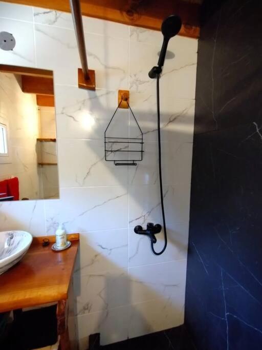 Cabana La Marilena, Para 2 Huespedes Con Desayuno El Calafate Luaran gambar